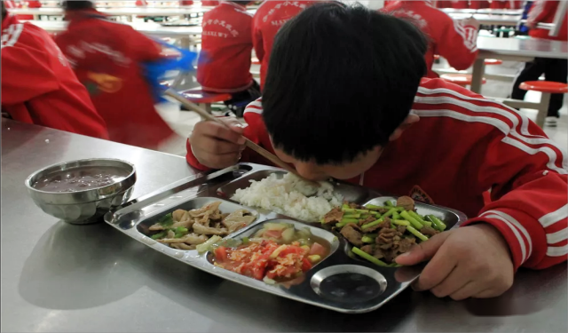 嵩山脚下飘香处：探访少林小龙武校的健康膳食与多彩生活