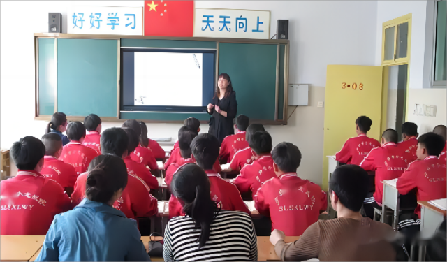 嵩山少林小龙武校:文武兼修,为孩子铺就多元成才之路 嵩山少林小龙武校:文武兼修,为孩子铺就多元成才之路