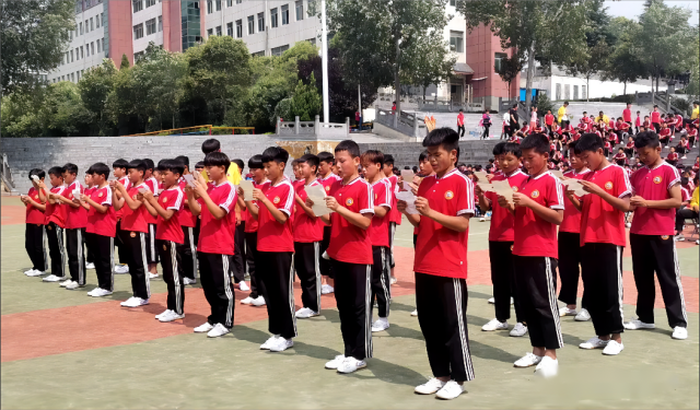 嵩山脚下小龙武校 封闭管理 培养刚毅少年